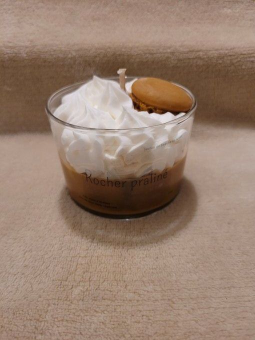 Bougie rocher praliné 